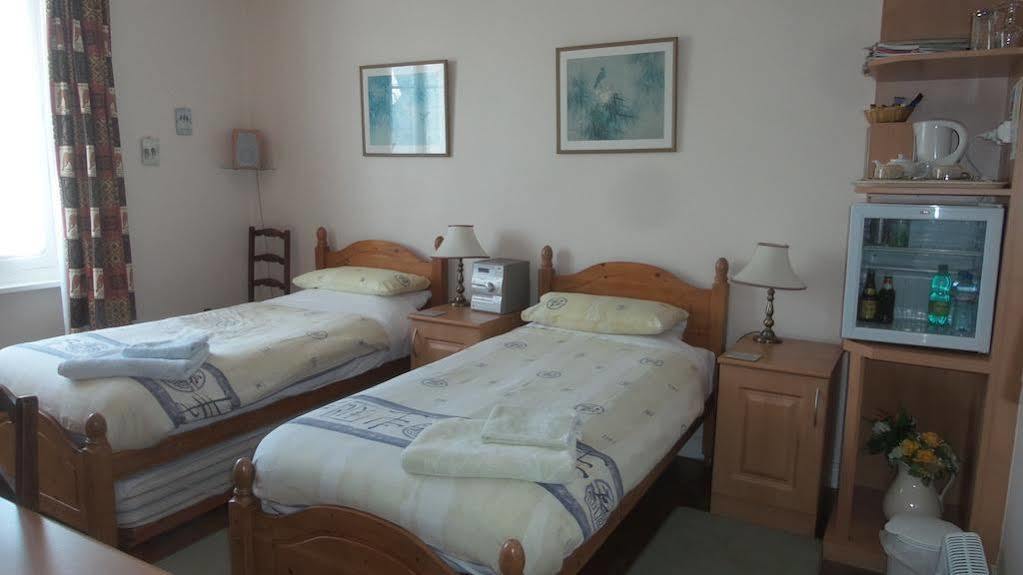 Bed and Breakfast Webb'S Of Glomel Экстерьер фото